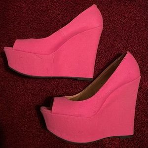Steve Madden hot pink size 7 wedges